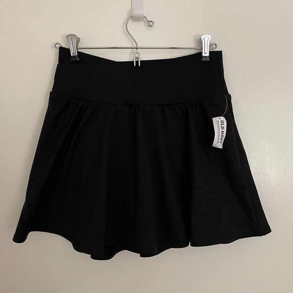 Old Navy Dresses & Skirts - NWT Old Navy Black Flared Skirt